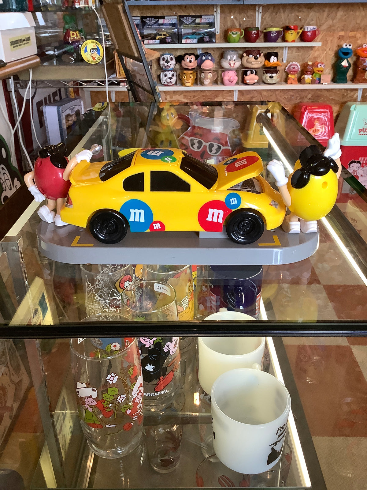 M&M's ディスペンサー アンダー・ザ・フード 黄色いレーシングカー エムアンドエムズ 企業物